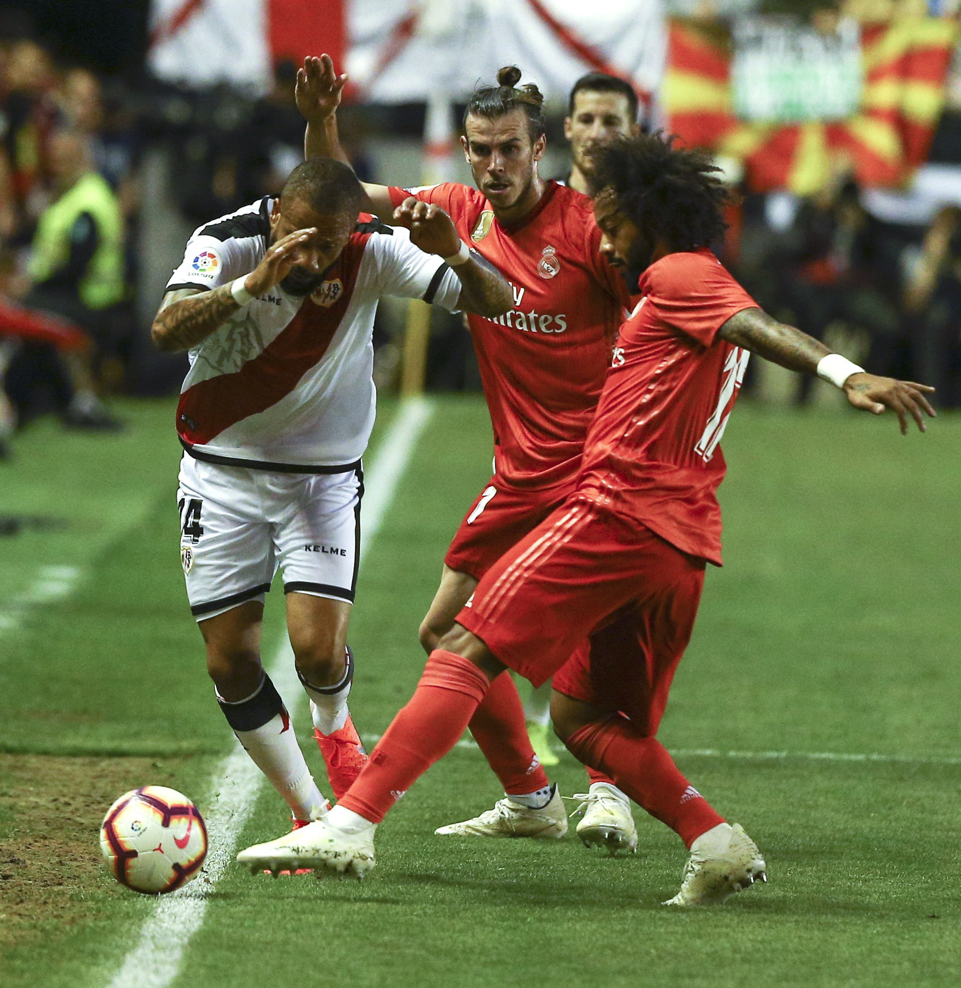 而是贯穿在 而是贯穿在