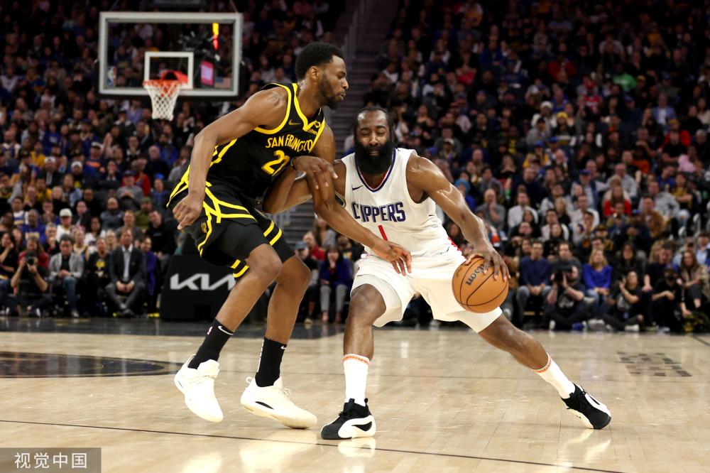 国少队通过 国少队通过