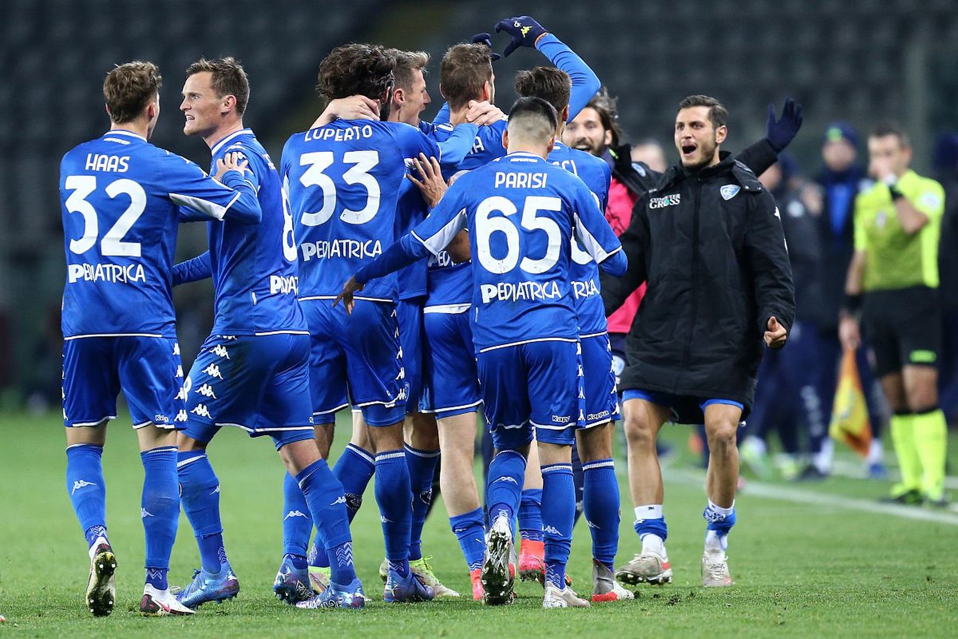 露头角的年 露头角的年